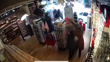 People evacuate store as earthquake hits western Turkey