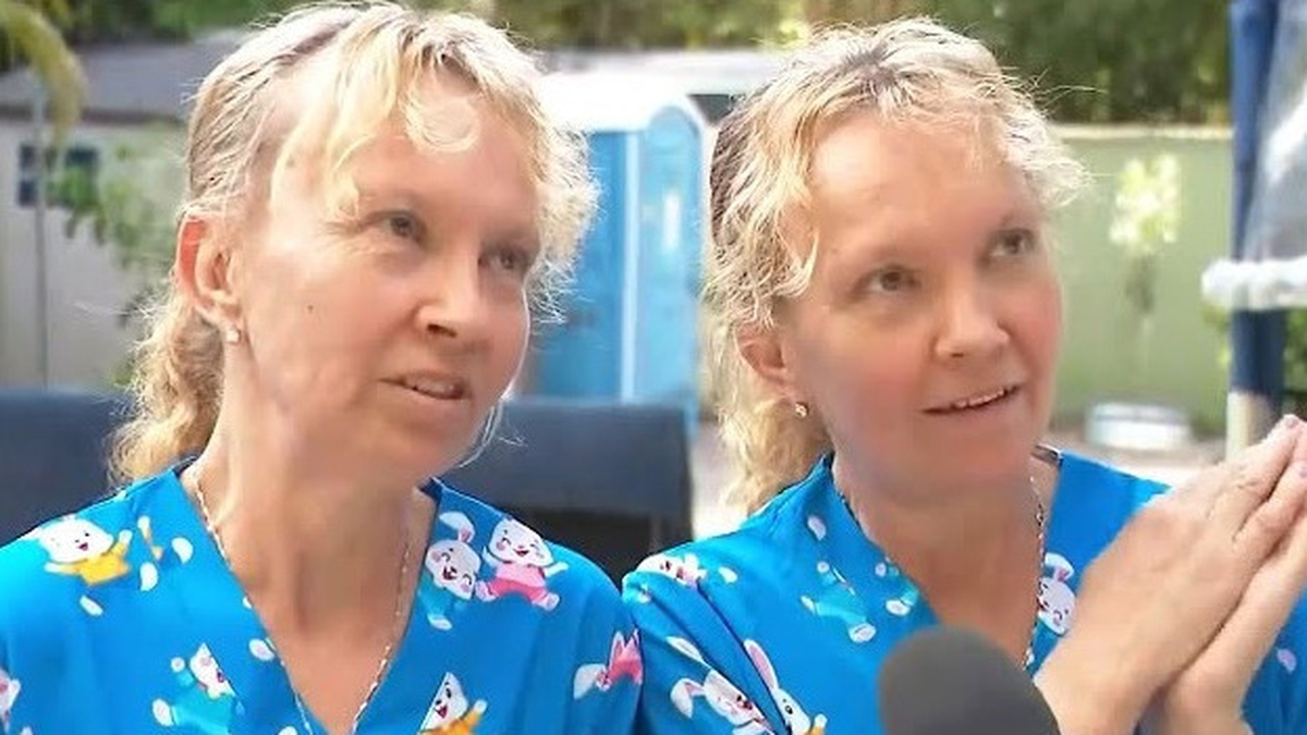 Bridgette & Paula Powers - Identical twins who speak in unison