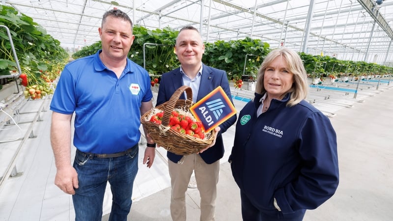 Joe McGuinness, from Sunglow Nurseries; Gerard McLoughlin, Buying Director at ALDI Ireland and Emer Gallaher Hall, Senior Manager for Horticulture at Bord Bia