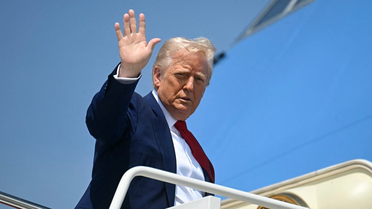 Trump celebrates 100 days in office with raucous rally