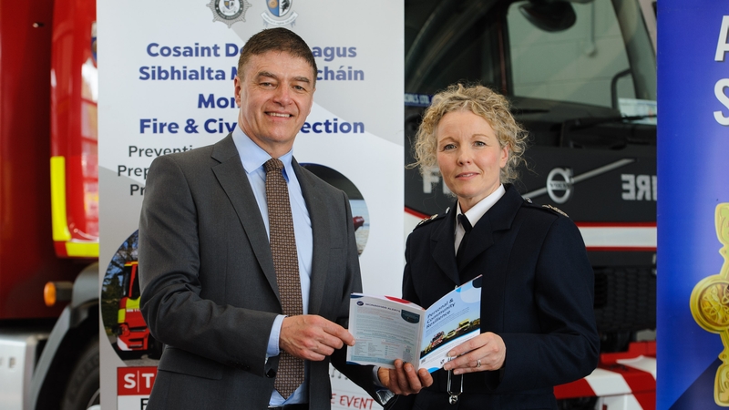 Met Éireann's Gerry Murphy and Senior Assistant Chief Fire Officer Siobhán McKenna at the launch of the booklet