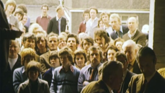 Bidding on lost and unclaimed items at Kevin Street Garda Station in Dublin, 1975.