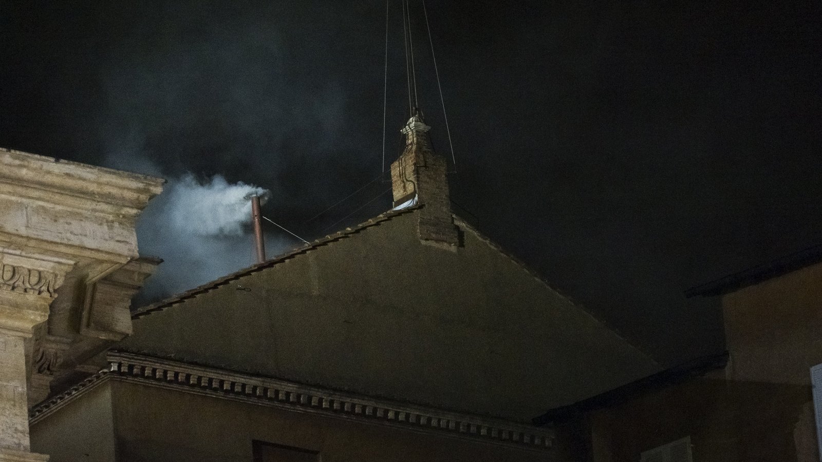 White smoke indicates that there is a new pope