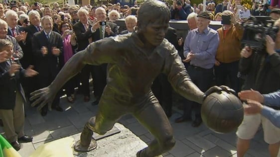 Paidí O Sé in bronze in Ventry, County Kerry (2015)