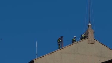 Tourists watch as chimney installed on Sistine Chapel in preparation for conclave