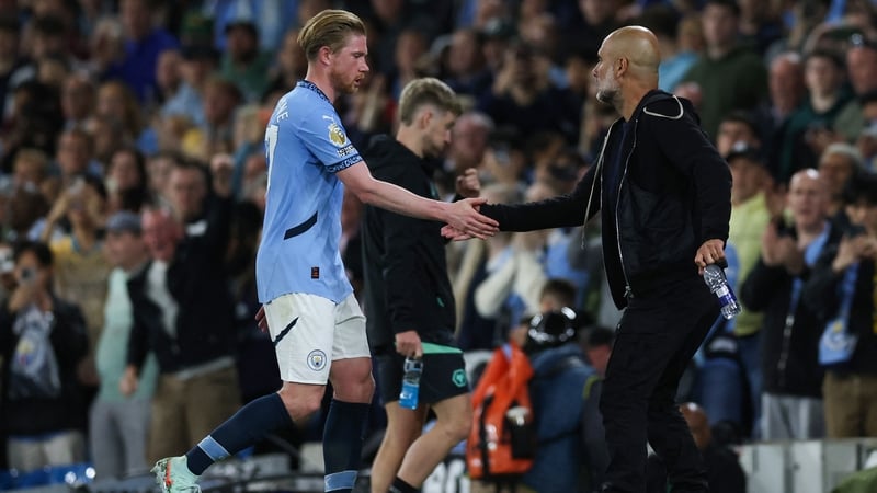 Pep Guardiola congratulates Kevin De Bruyne after he leaves the pitch against Wolves