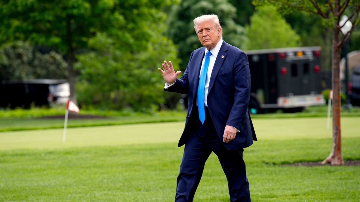 Donald Trump denies bawdy birthday letter to Jeffrey Epstein