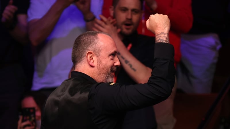 Mark Williams celebrates victory against Judd Trump