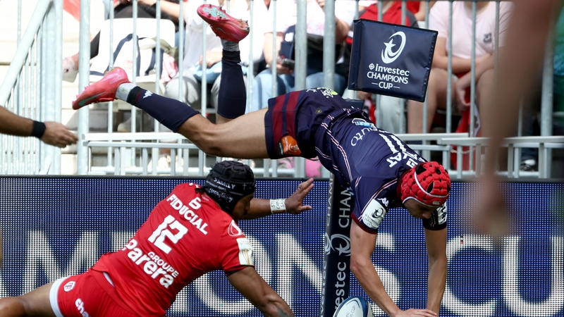 Bordeaux's Louis Bielle-Biarrey acrobatically touches down for a try against Toulouse