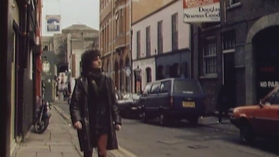 Historian Peter Pearson on Crown Alley in Temple Bar, Dublin, 1985.
