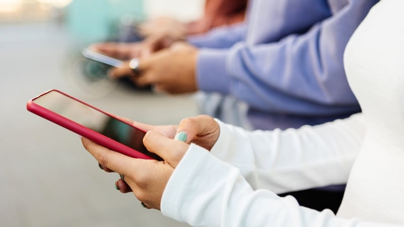 Tánaiste Simon Harris described the high numbers of young children using social media as a 'ticking time bomb'