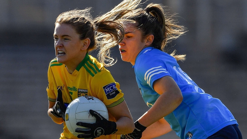 Niamh Carr of Donegal in action against Kate Sullivan of Dublin