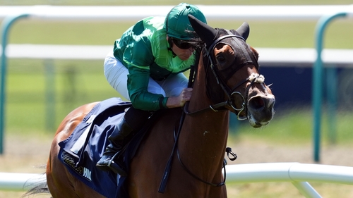 Giselle lived up to her favouritism in winning by nine lengths