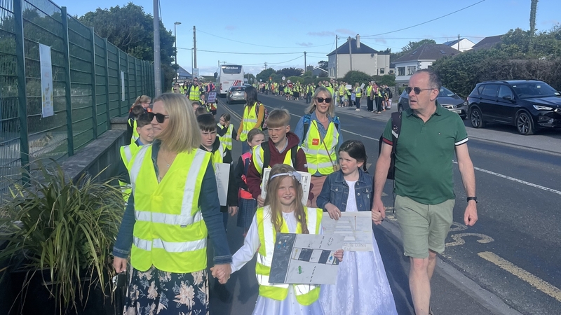 Hundreds of people, including parents and children, teaching staff and community members, walked from Séipéal Réalt na Mara to Scoil na bhForbacha, demanding change