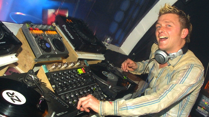 Hugh Scully playing at Spirit, Dublin in 2003 (Pic: Brendan Duffy)