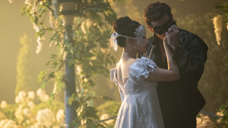 Bridgerton newcomer Yerin Ha as Sophie and Luke Thompson in Bridgerton