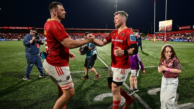 Tadhg Beirne (l) congratulates team-mate Peter O'Mahony after Munster's win against Benetton