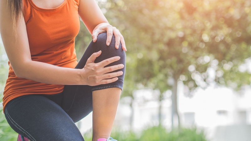 Joint pain, such as knee pain, is a common issue for people of all ages. Photo: Getty Images