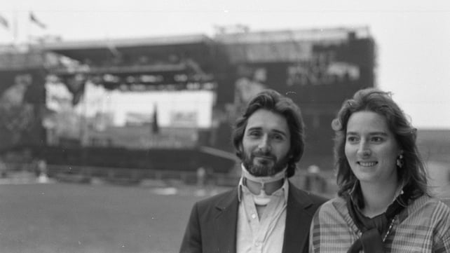 Lord Henry Mount Charles and Lady Iona Mount Charles pictured as the Simple Minds concert crew set up, 1986. Photo by Independent News And Media/Getty Images.