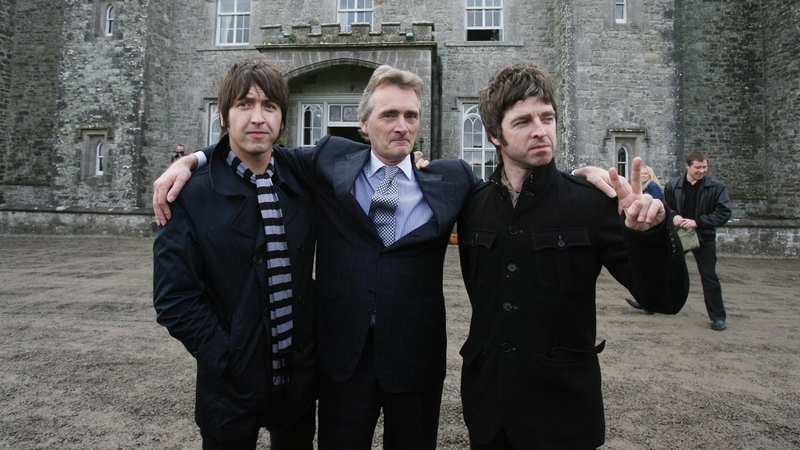 Gem Archer, the late Lord Charles Mountcharles and Noel Gallagher at Slane Castle in 2009