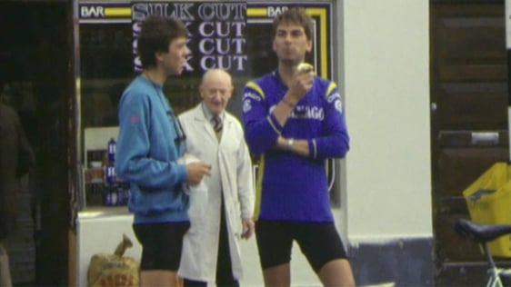 Welshmen Kerry and Myles Brown on Garden Street in Ballina in 1985.