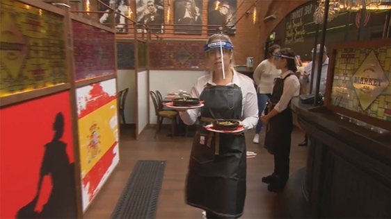 A server in Market Bar in Dublin wearing a face shield, 2020.