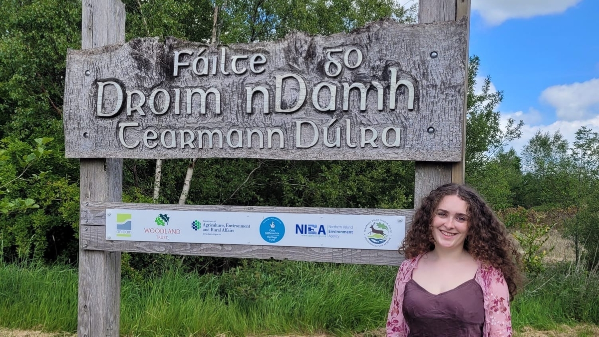 Cassie Ní Chatháin, ball de Chairde Dhroim nDamh.