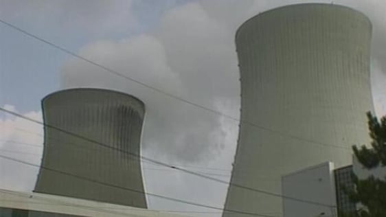 Germany to close nuclear power plants (2000)