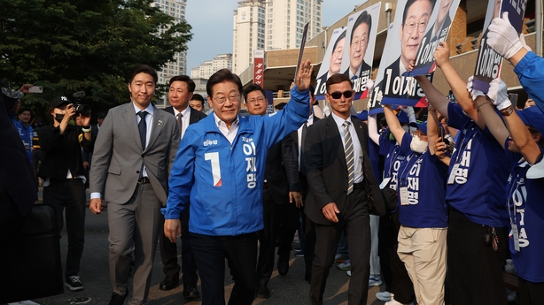 SEOUL, SOUTH KOREA - MAY 29: Lee Jae-myung, the presidential candidate of the Democratic Party, attends his election campaign rally on May 29, 2025 in Seoul, South Korea. South Korean voters head to the polls to replace ousted President Yoon Suk-yeol. The Korean presidential election race is in its