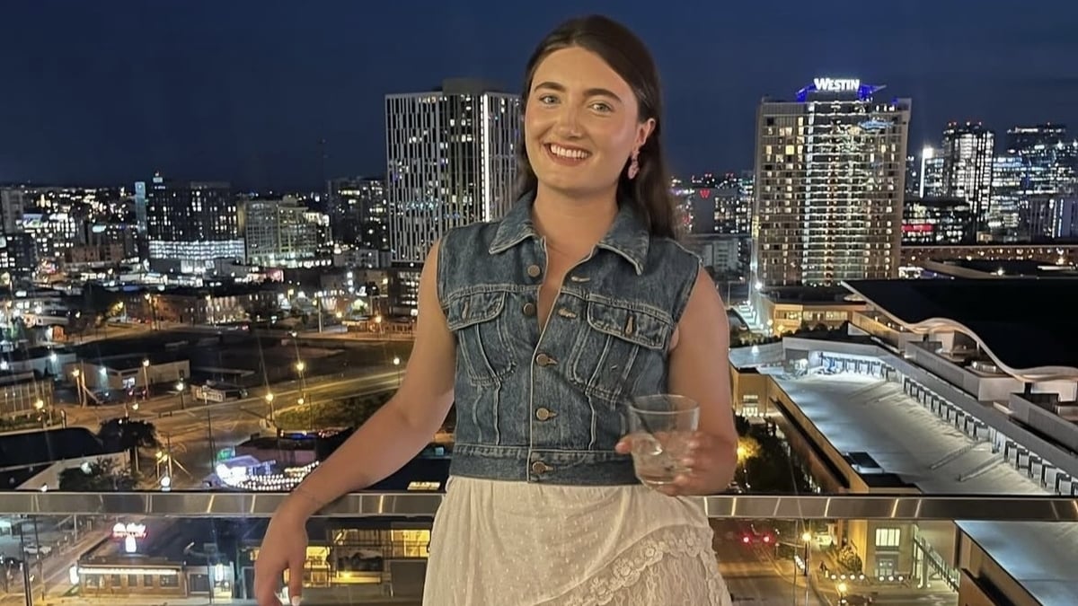 Alanagh Ní Ghríofa agus Becky Ní Éallaithe, ambassadóirí cultúrtha i gCeanada. 
