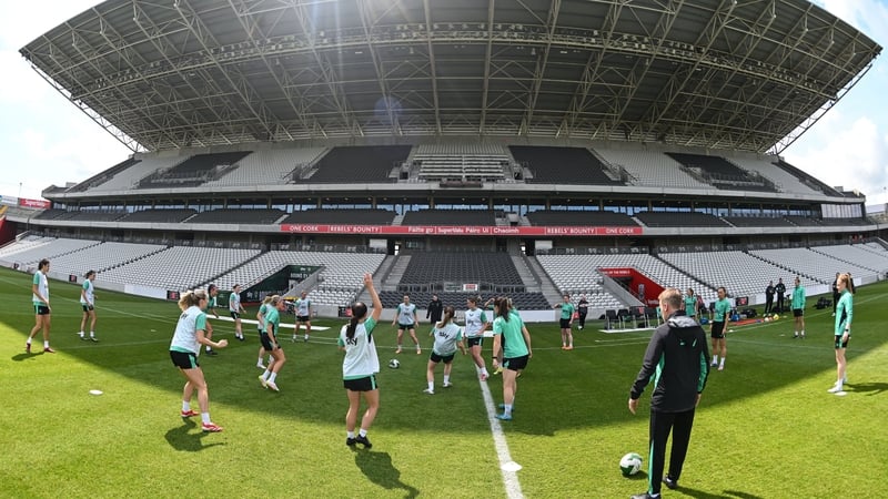 The Republic of Ireland go through their paces at Páirc Uí Chaoimh
