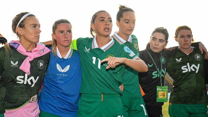 Katie McCabe (C) gives a pep talk after Ireland's victory against Slovenia