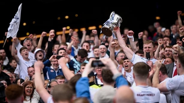 8 June 2025; Kildare captain Rian Boran lifts the Joe McDonagh Cup after the Joe McDonagh Cup final match between Kildare and Laois at Croke Park in Dublin. Photo by Ramsey Cardy/Sportsfile