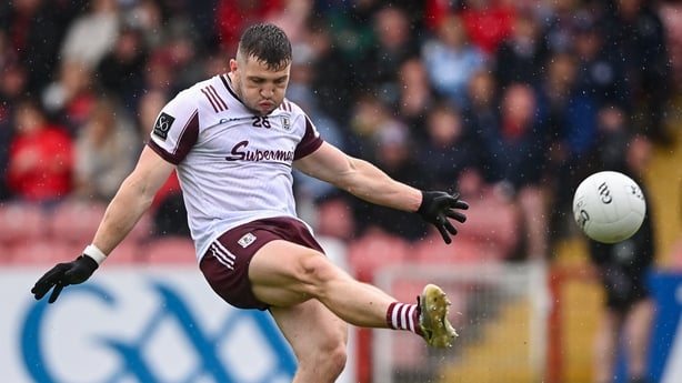 1 June 2025; Damien Comer of Galway scores a point from a free during the GAA Football All-Ireland Senior Championship Round 2 match between Derry and Galway at Celtic Park in Derry. Photo by Piaras Ó Mídheach/Sportsfile