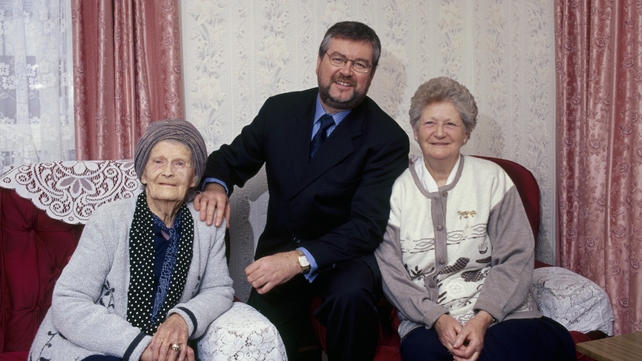 Joe Duffy with his mother Mabel Duffy and grandmother Grace Murphy, 2000