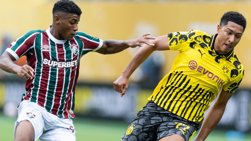 Jobe Bellingham (R) and Hercules of Fluminense