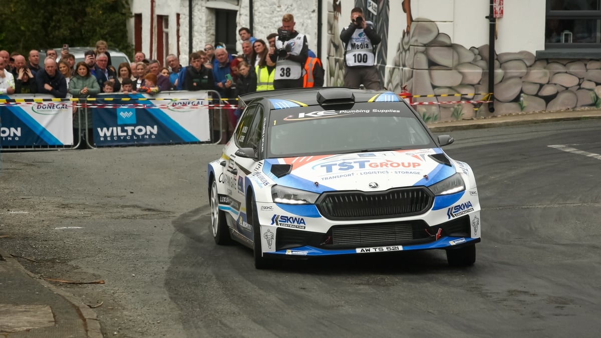 Éamonn Mac Aoidh Cléireach an Chúrsa .