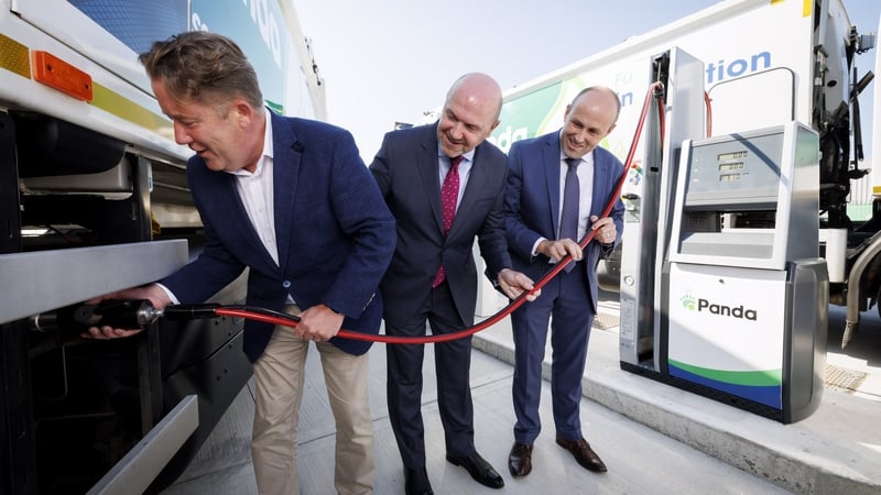 Minister for Climate, Environment and Energy and Minister for Transport Darragh O'Brien, Director of Customer and Business Development at Gas Networks Ireland David Kelly and CEO of Beauparc Brian McCabe