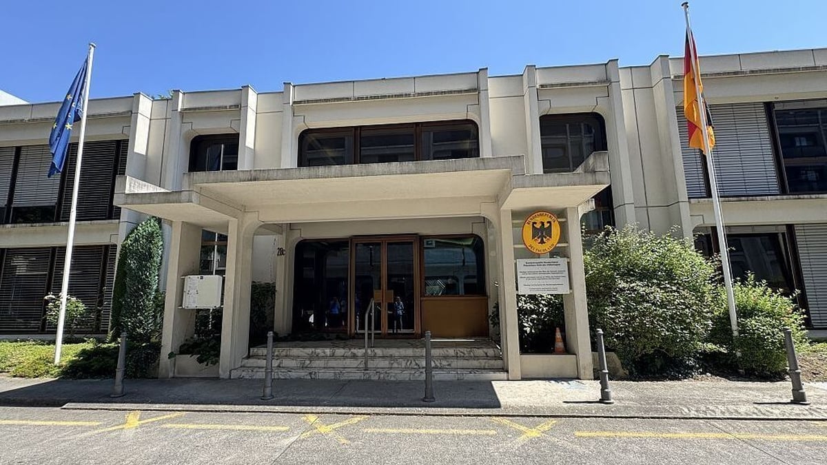 Tús Áite: An Iaráin agus an regime