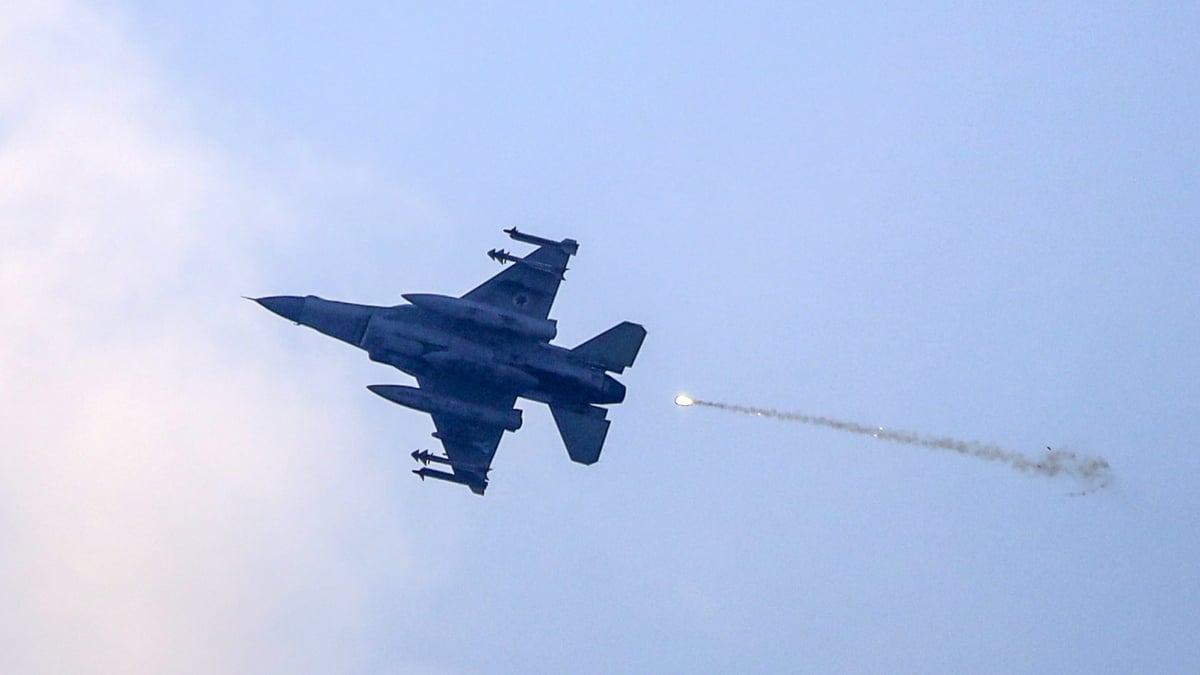 Israeli fighter jets now flying over Iran