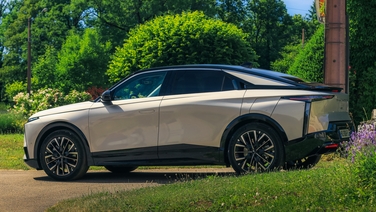 DS Automobiles No.8