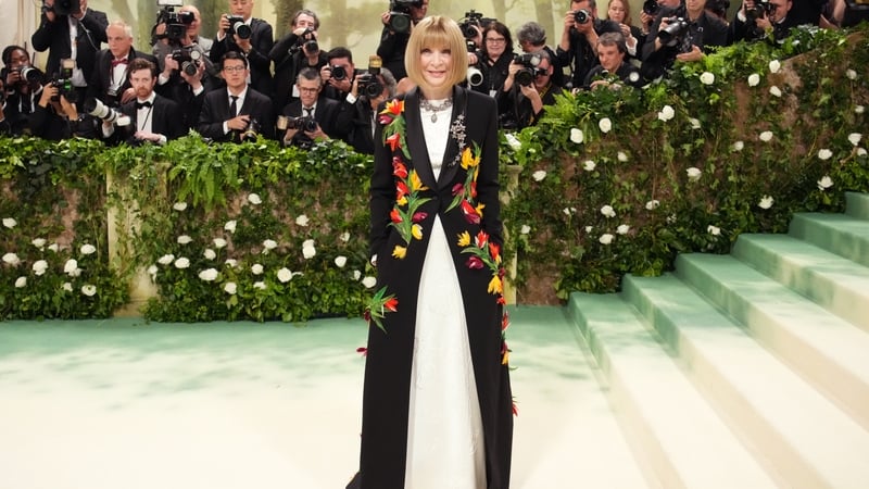 Anna Wintour to step aside as editor of American Vogue after 37 years