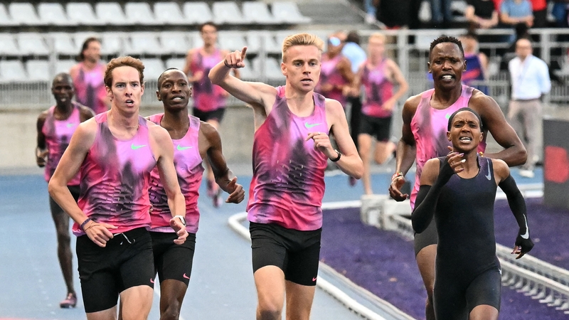 Faith Kipyegon runs ahead of pacers including Cathal Doyle (left)