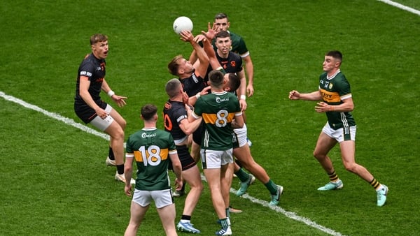 13 July 2024; Rian O'Neill of Armagh competes for a throw-ball against Joe O'Connor of Kerry during the GAA Football All-Ireland Senior Championship semi-final match between Armagh and Kerry at Croke Park in Dublin. Photo by Daire Brennan/Sportsfile