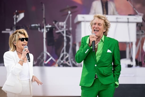 GLASTONBURY, ENGLAND - JUNE 29: Lulu performs with Rod Stewart on The Pyramid Stage during day five of Glastonbury festival 2025 at Worthy Farm, Pilton on June 29, 2025 in Glastonbury, England. Established by Michael Eavis in 1970, Glastonbury has grown into the UK's largest music festival, drawing