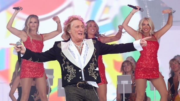 GLASTONBURY, ENGLAND - JUNE 29: (EDITOR'S NOTE: EDITORIAL USE ONLY - STRICTLY NO COMMERCIAL USE - NO USE IN PUBLICATION SOLELY OF ROD STEWART) Rod Stewart performs onstage during day five of the Glastonbury Festival 2025 at Worthy Farm, Pilton on June 29, 2025 in Glastonbury, England. Established by