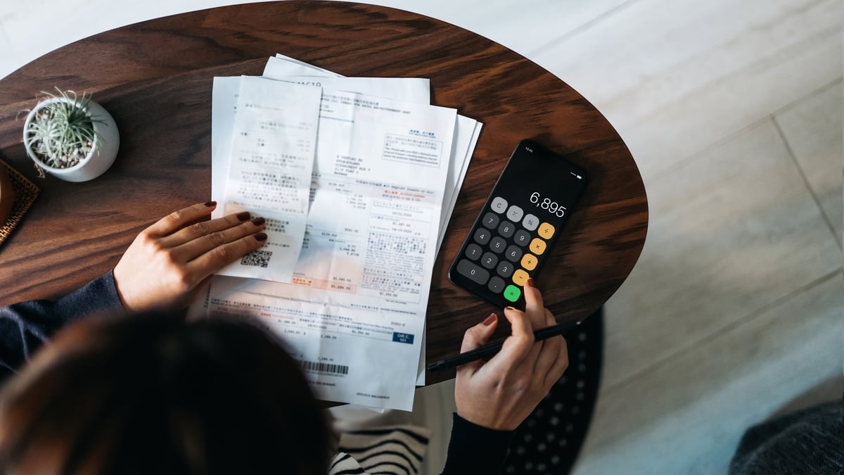 300,000 households behind in paying electricity bills in May