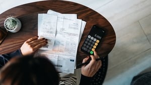 300,000 households behind in paying electricity bills in May  show image