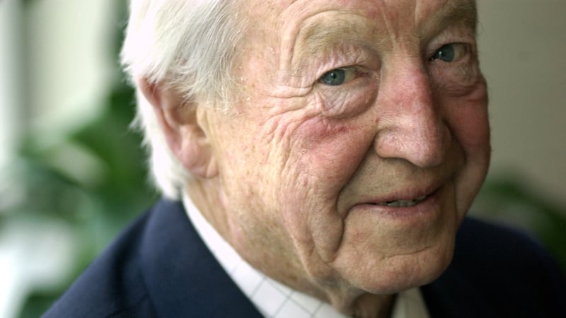 Sandy Gall's journalism career spanned more than 50 years. He was a renowned foreign correspondent for ITN and the face of ITV's News at Ten from 1963 until 1992