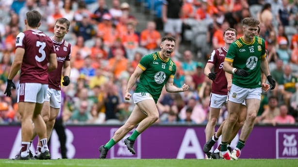 29 June 2025; Jordan Morris of Meath, centre, celebrates a score during the GAA Football All-Ireland Senior Championship quarter-final match between Meath and Galway at Croke Park in Dublin. Photo by Shauna Clinton/Sportsfile